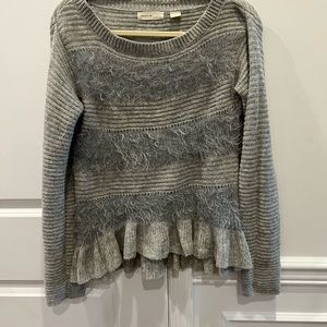 5/$10 Very cute gray sweater with ruffle bottom size SP